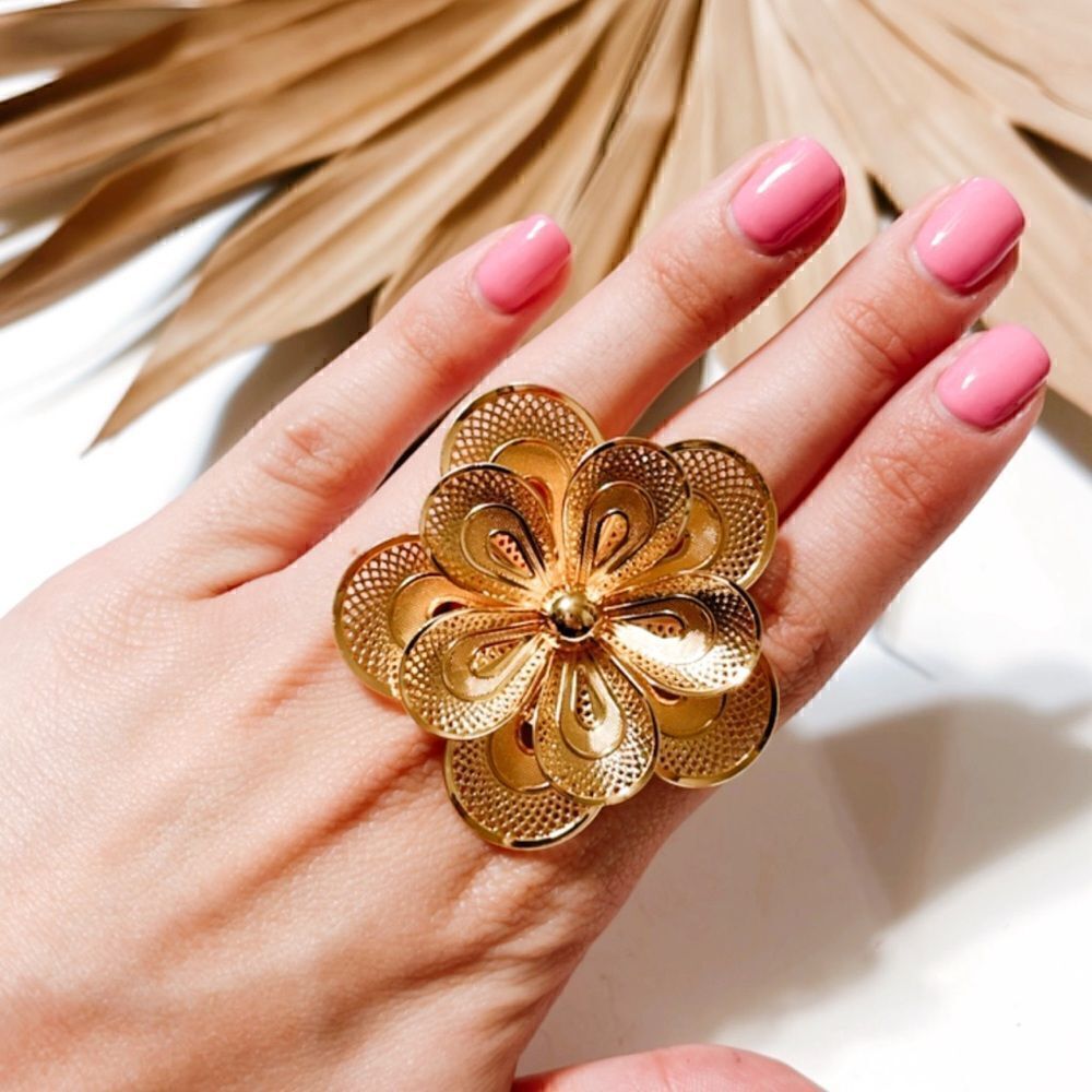 Flower statement ring  #762 - Picture 3 of 3